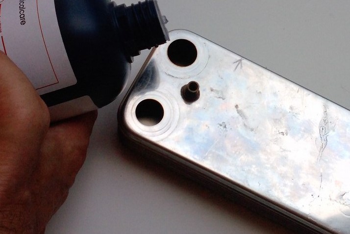 Pulizia della caldaia di casa dal calcare