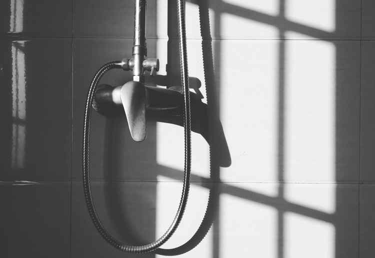 Idraulico a Roma Anagnina per riparazione doccia